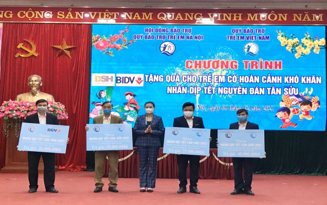 Read more about the article Tặng quà Tết nguyên đán Tân Sửu cho trẻ em có hoàn cảnh khó khăn 