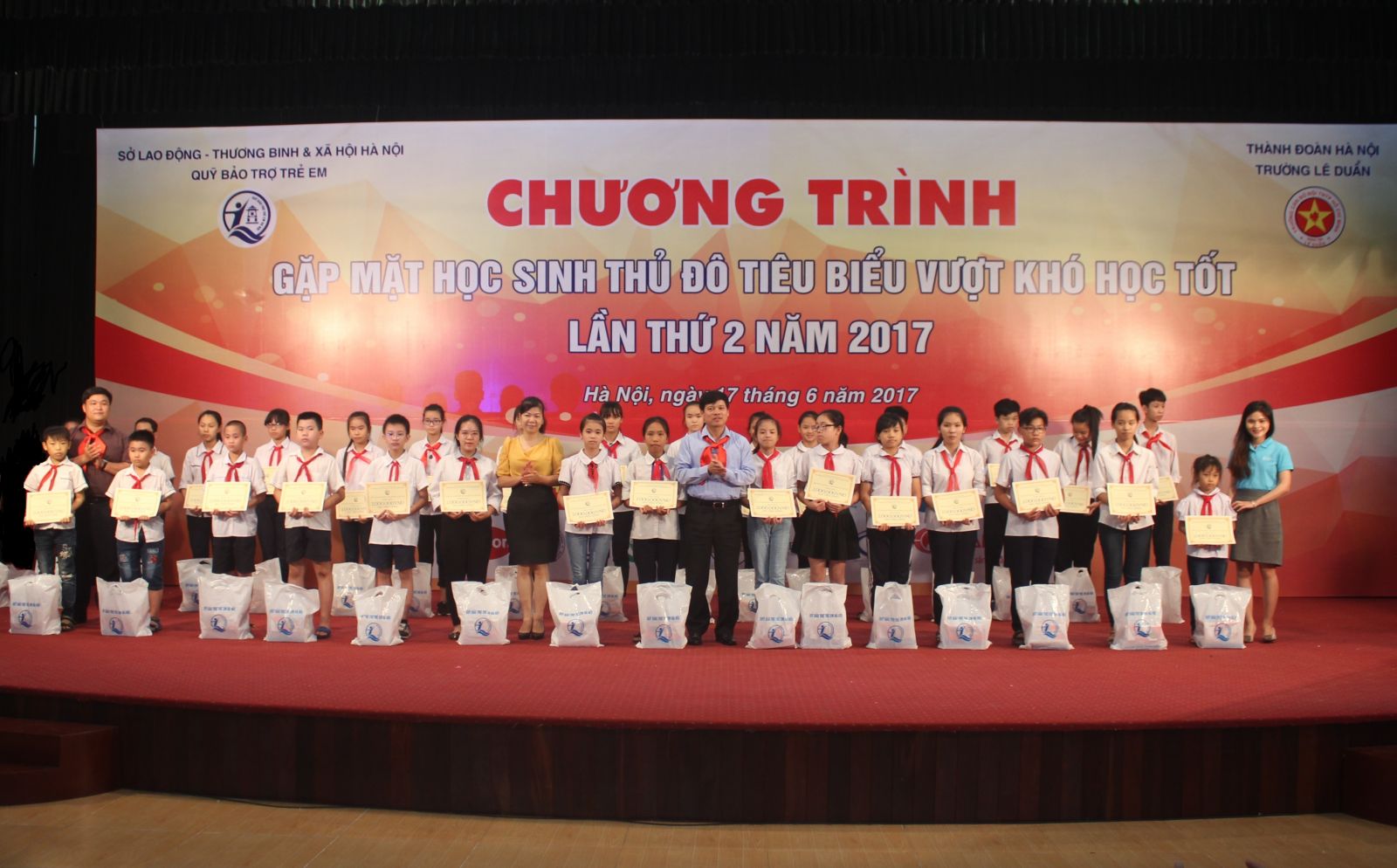 Read more about the article Chương trình gặp mặt học sinh Thủ đô tiêu biểu lần 2 năm 2017