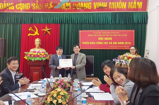 Read more about the article Trung tâm cung cấp dịch vụ công tác xã hội Hà Nội triển khai nhiệm vụ năm 2016