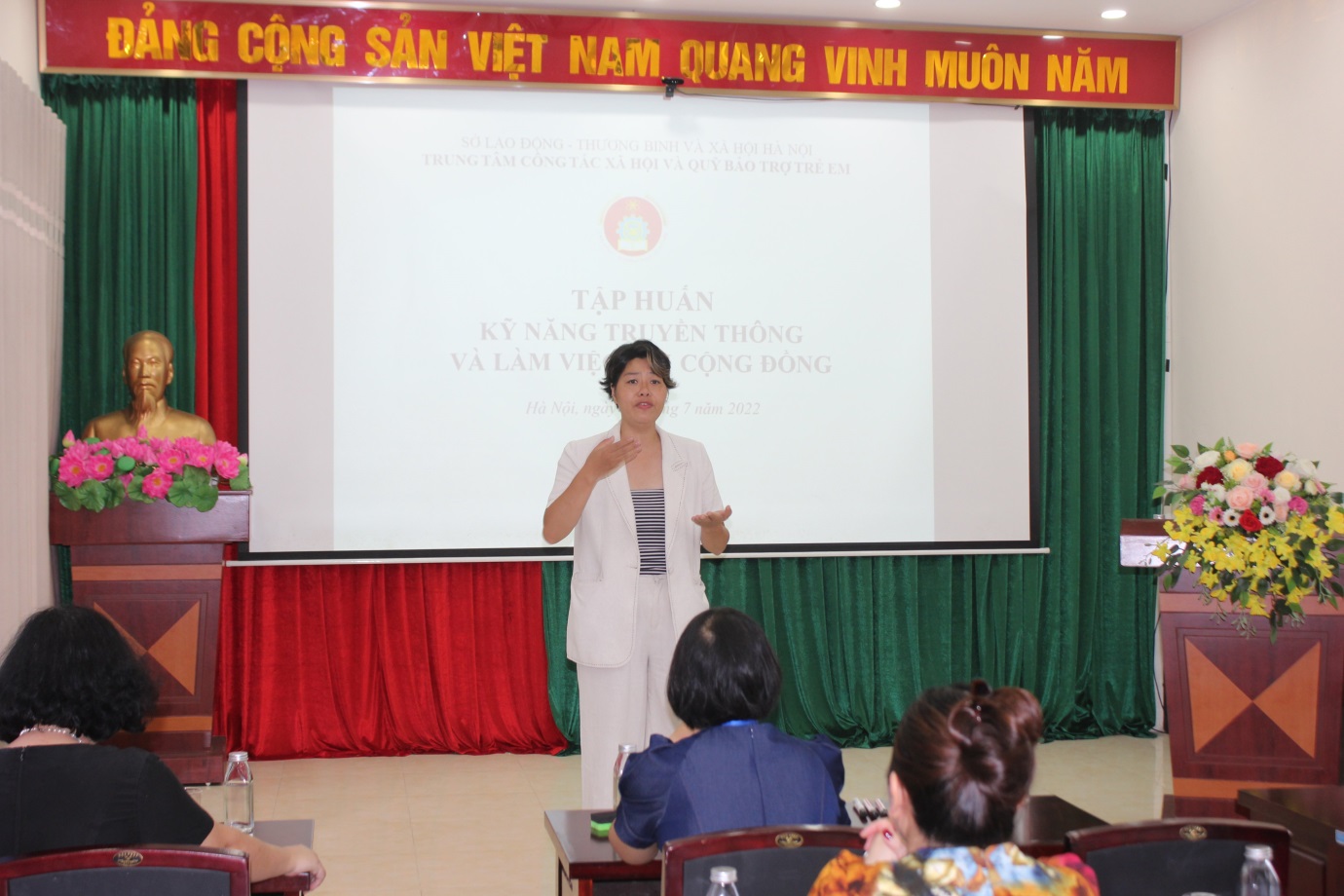 Read more about the article Tập huấn kỹ năng truyền thông và làm việc với cộng đồng
