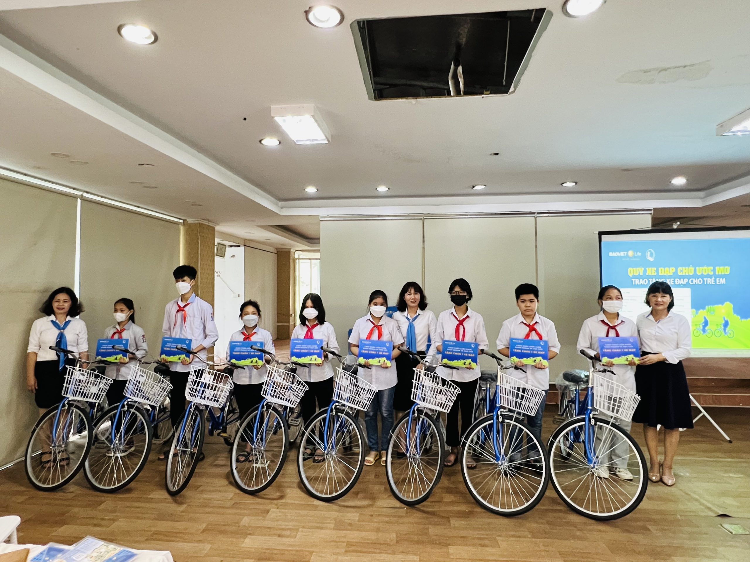 Read more about the article Trao tặng 50 xe đạp cho trẻ em vượt khó, học tập tốt năm học 2021 – 2022