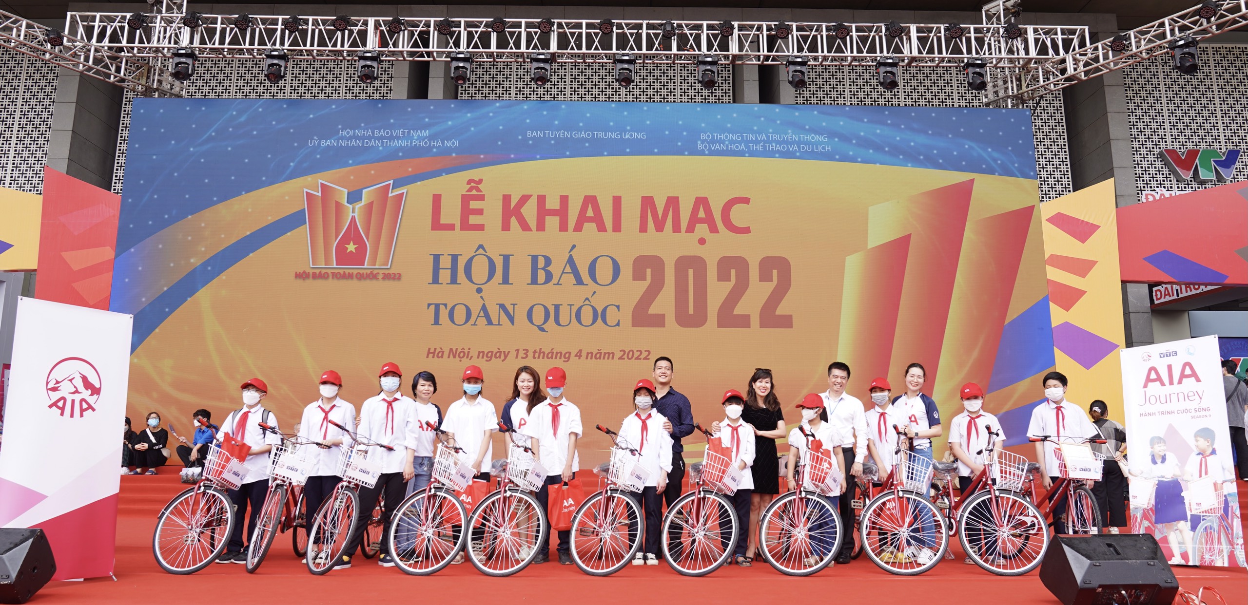 Read more about the article “Hành trình cuộc sống” đồng hành cùng em tới trường