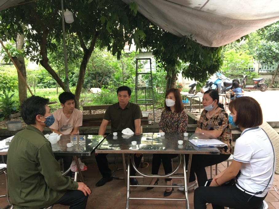 Read more about the article Đại diện Sở Lao động – Thương binh và Xã hội Hà Nội thăm hỏi, động viên gia đình các nạn nhân bị đuối nước tử vong tại xã Đồng Thái, huyện Ba Vì