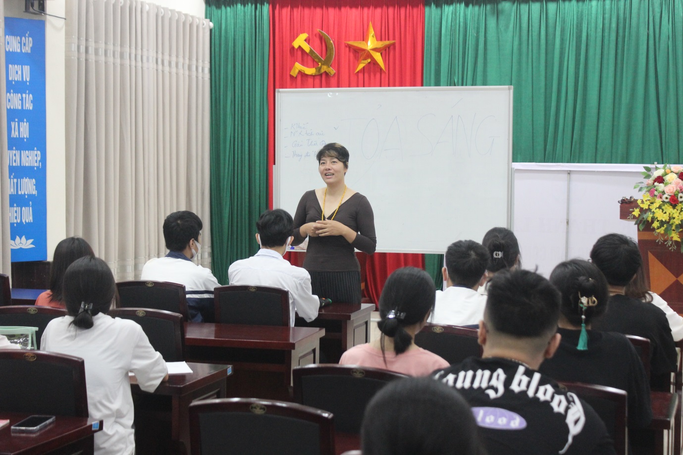 Read more about the article Lớp học “Tỏa sáng” tháng 5 năm 2022