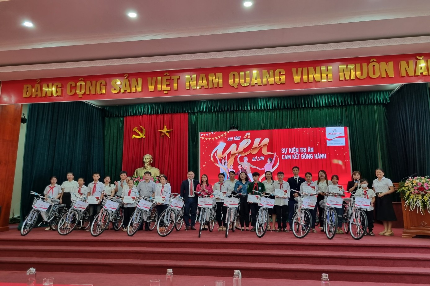 Read more about the article Trao tặng xe đạp cho trẻ em nghèo vượt khó học tốt tại huyện Phú Xuyên