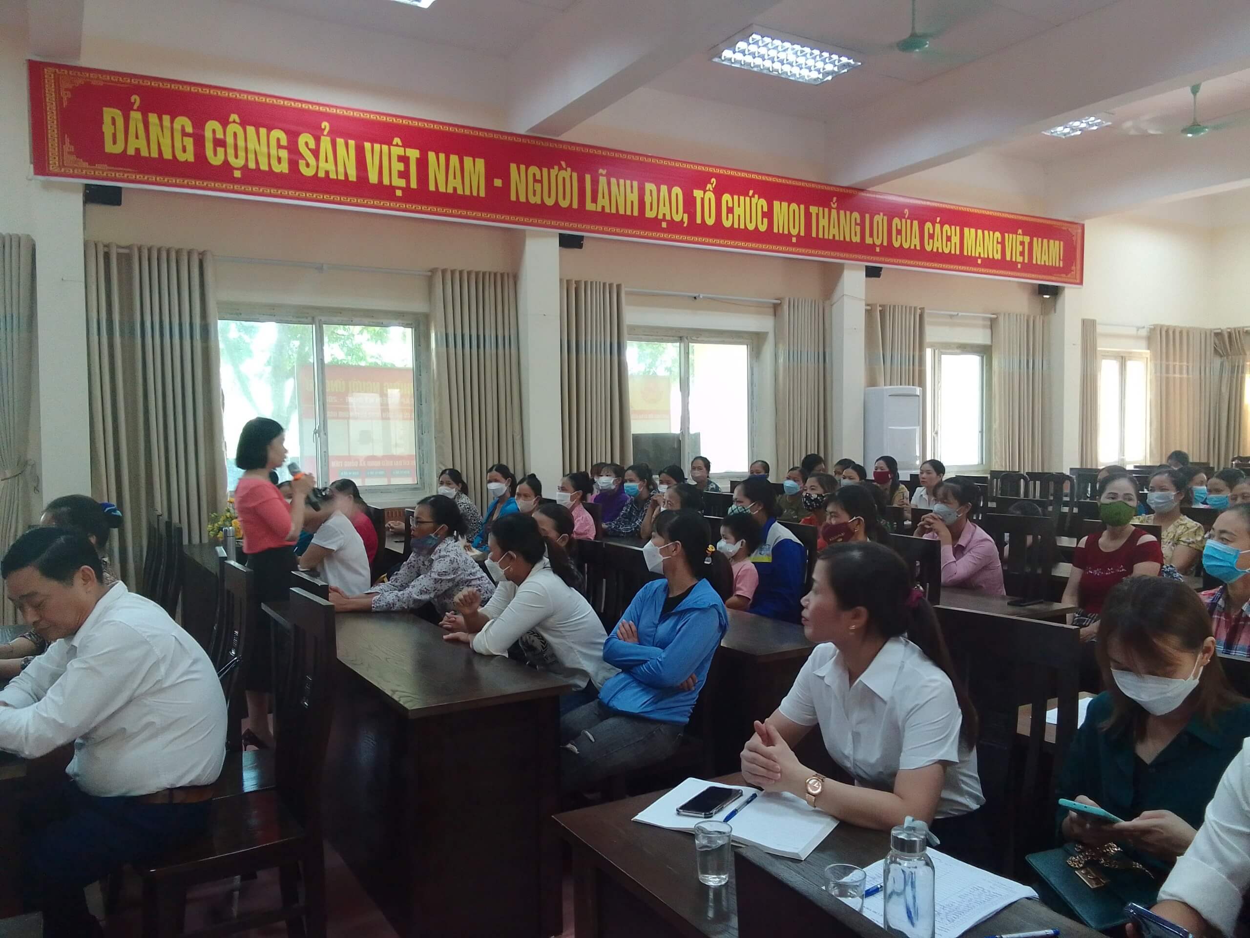 Read more about the article Tập huấn trang bị kiến thức, kỹ năng về phòng chống bạo lực trên cơ sở giới trên địa bàn xã Đồng Tiến, huyện Ứng Hoà, Hà Nội