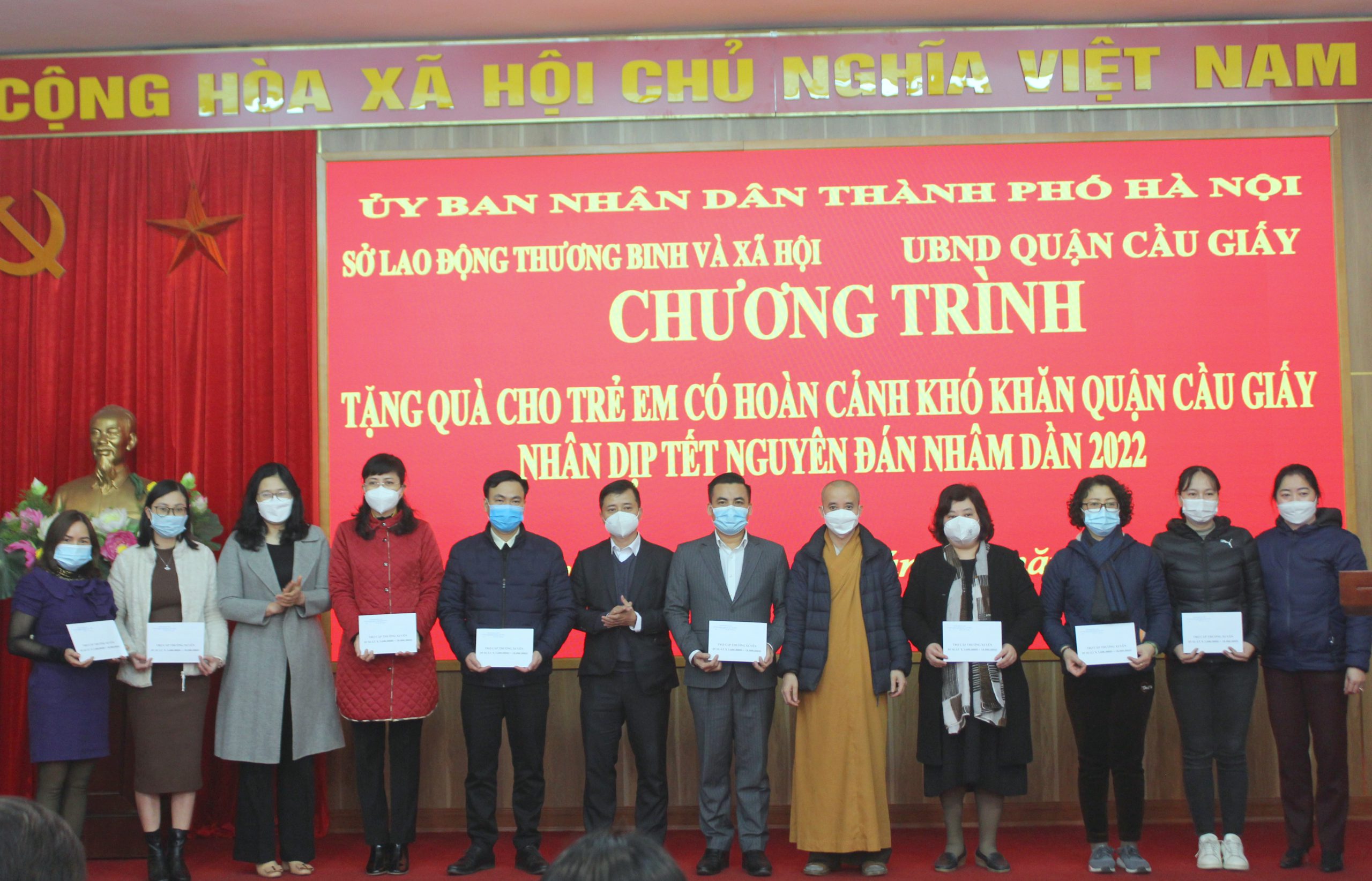 Read more about the article Chương trình tặng quà cho trẻ em có hoàn cảnh khó khăn quận Cầu Giấy nhân dịp Tết nguyên đán Nhâm Dần 2022