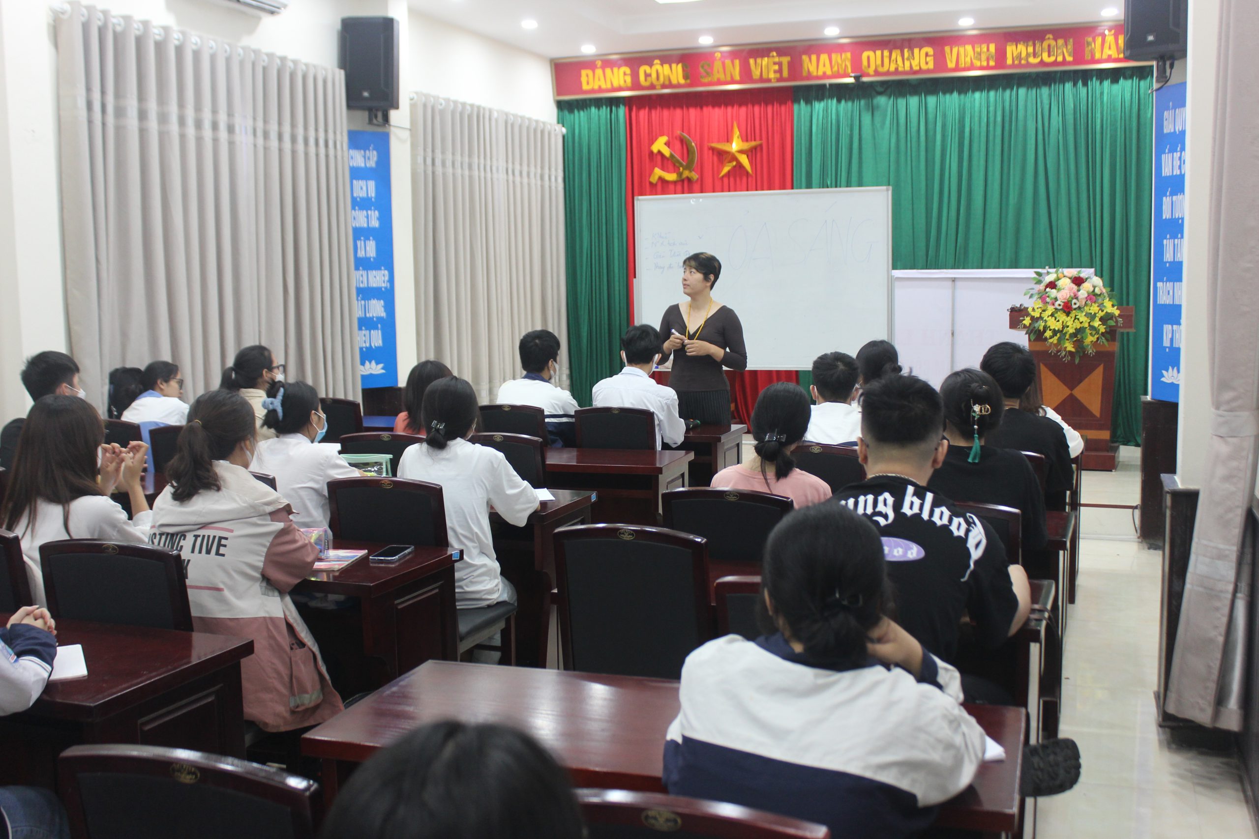 Read more about the article Lớp học “Tỏa sáng” tháng 5 năm 2022