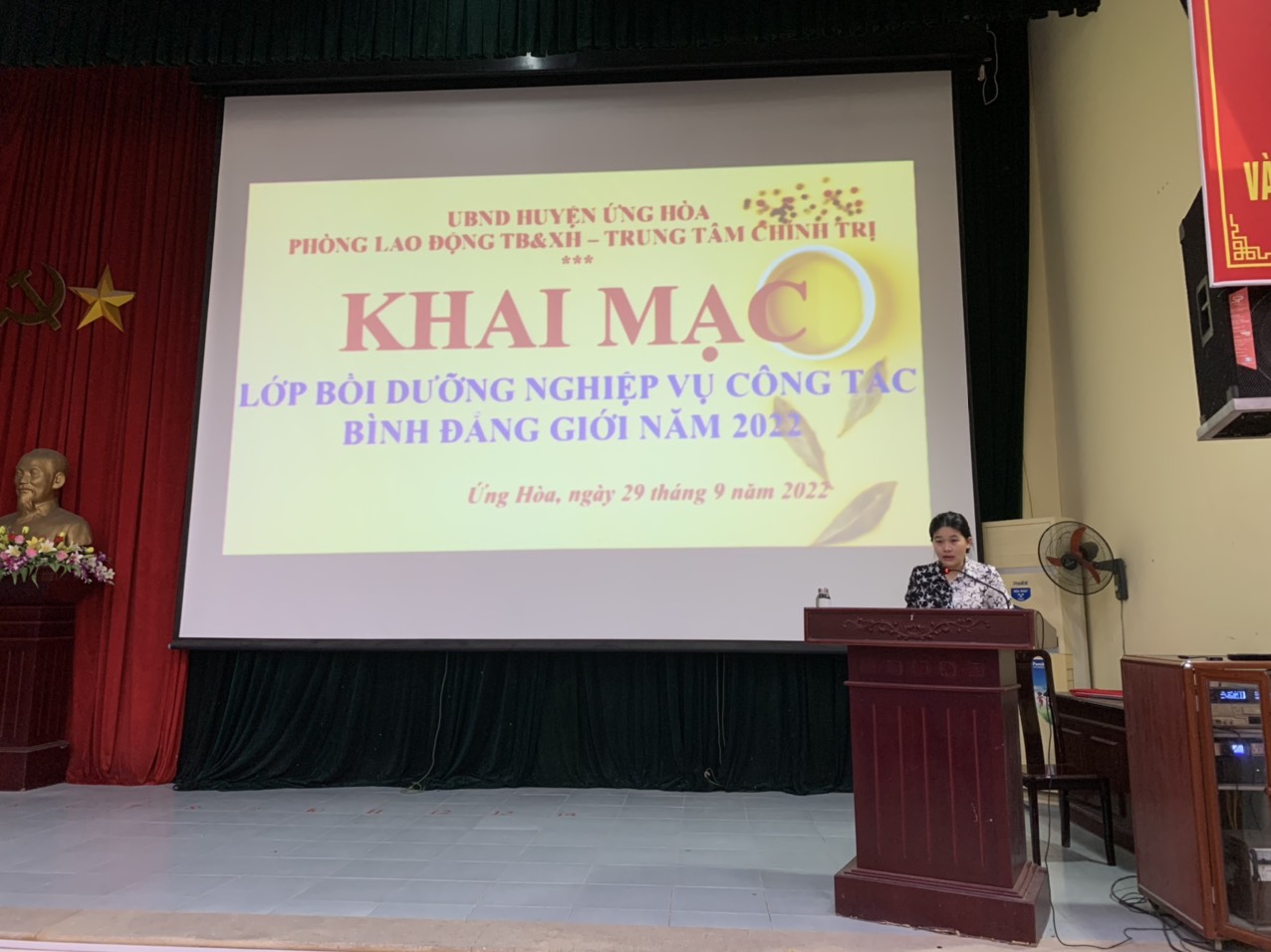 Read more about the article Lớp bồi dưỡng nghiệp vụ công tác “Bình đẳng giới và phòng, chống bạo lực trên cơ sở giới” cho cán bộ Lao động – TB&XH và cộng tác viên bảo vệ chăm sóc trẻ em tại huyện Ứng Hoà, Hà Nội