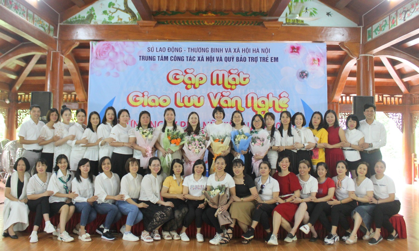 Read more about the article Trung tâm công tác xã hội và quỹ bảo trợ trẻ em tổ chức kỷ niệm 93 năm thành lập Hội liên hiệp phụ nữ việt nam (20/10/1930 – 20/10/2023)