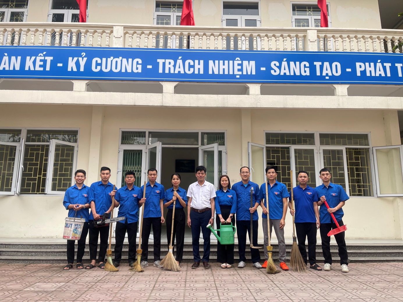 Read more about the article Trung tâm Công tác xã hội và Quỹ bảo trợ trẻ em tổ chức chăm sóc cây xanh hưởng ứng “Tết trồng cây đời đời nhớ ơn Bác Hồ” xuân Giáp Thìn năm 2024.