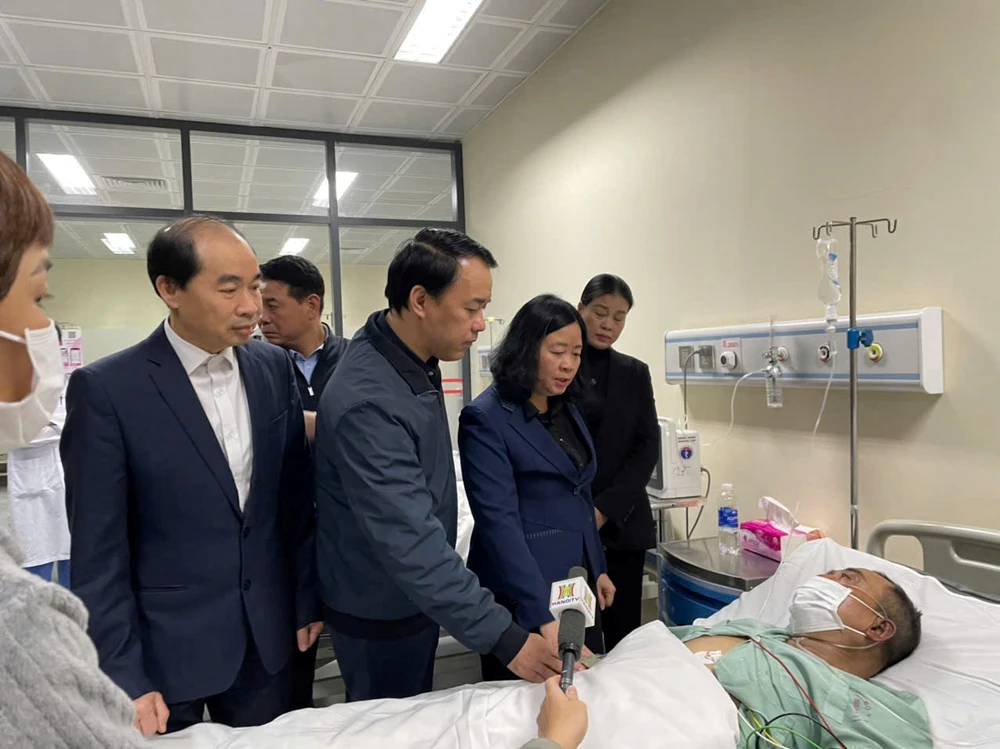 Read more about the article Hỗ trợ, thăm hỏi, động viên nạn nhân trong vụ cháy quán cà phê tại quận Bắc Từ Liêm