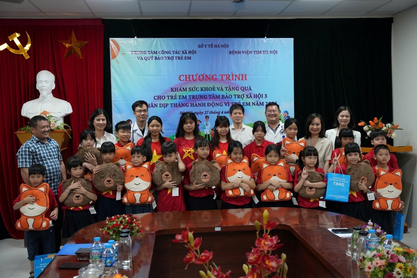 Read more about the article Khám sức khoẻ và tặng quà cho trẻ em Trung tâm Bảo trợ xã hội 3 Hà Nội nhân dịp Tháng hành động vì trẻ em năm 2025