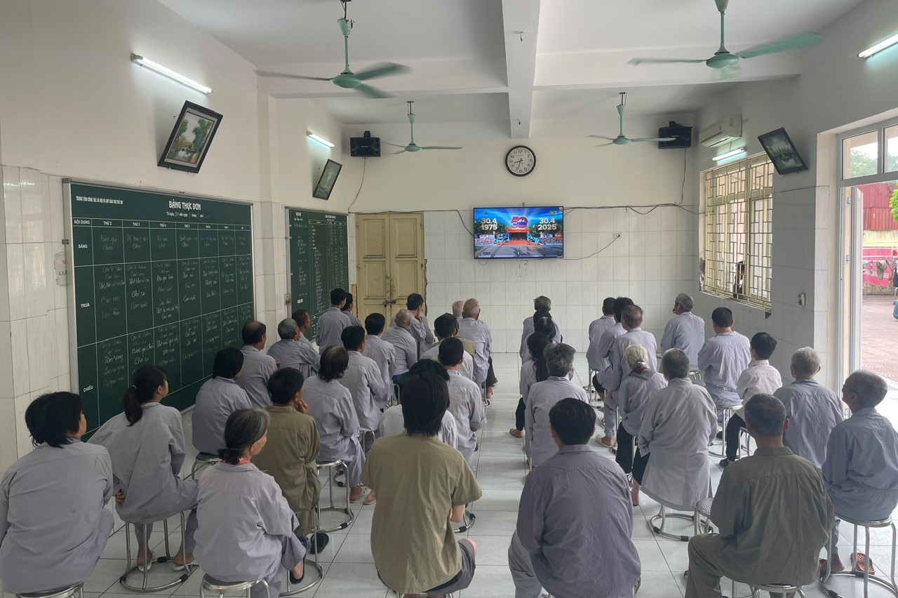 Read more about the article Những hoạt động chào mừng kỷ niệm 50 năm Ngày Giải phóng miền Nam, thống nhất đất nước (30/4/1975 – 30/4/2025) cho đối tượng đang được nuôi dưỡng tại Trung tâm Công tác xã hội và Quỹ Bảo trợ trẻ em Hà Nội