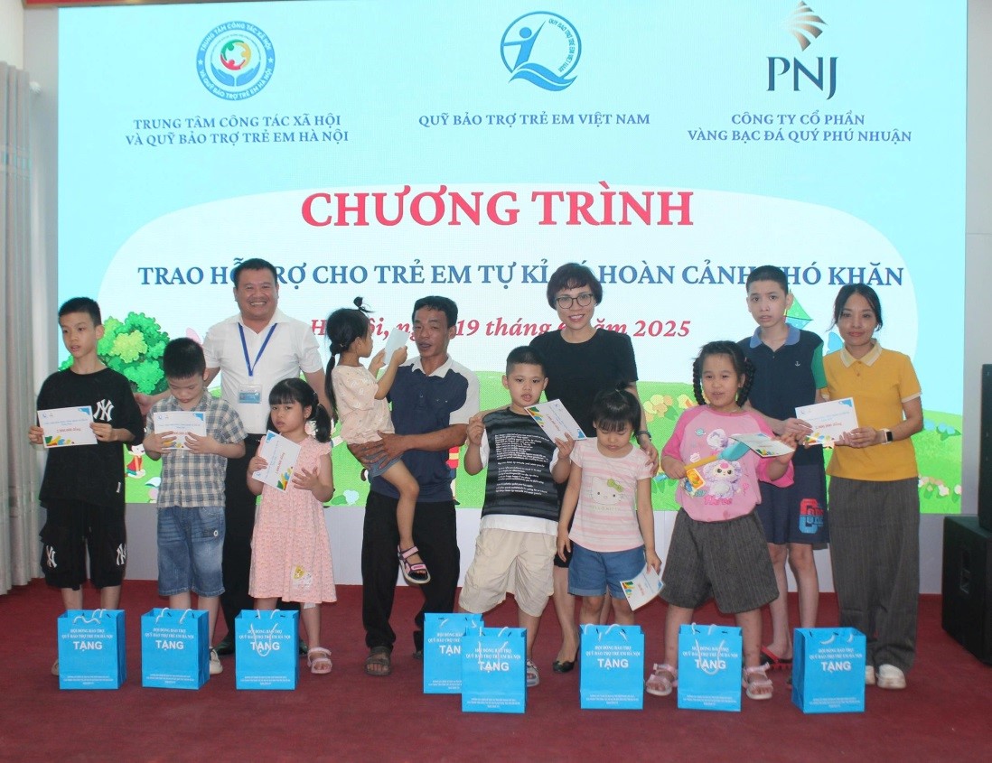 Read more about the article Hơn 64 triệu đồng đến với 30 trẻ em tự kỉ có hoàn cảnh khó khăn