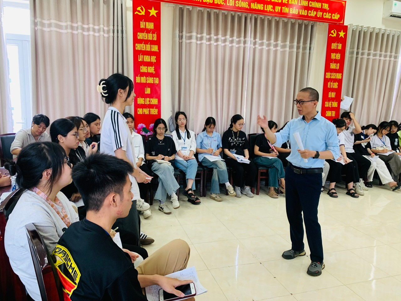 Read more about the article Trung tâm Công tác xã hội và Quỹ Bảo trợ trẻ em Hà Nội tổ chức sinh hoạt Câu lạc bộ Toả Sáng tháng 6