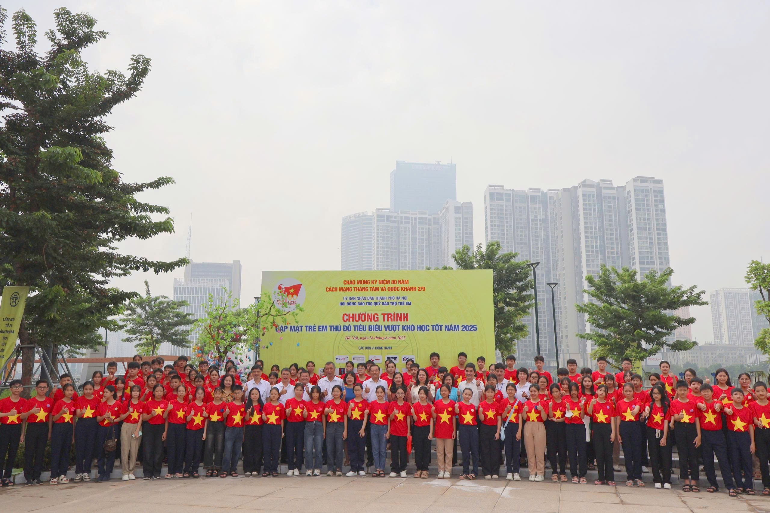 Read more about the article Gặp mặt trẻ em Thủ đô tiêu biểu vượt khó học tốt năm 2025