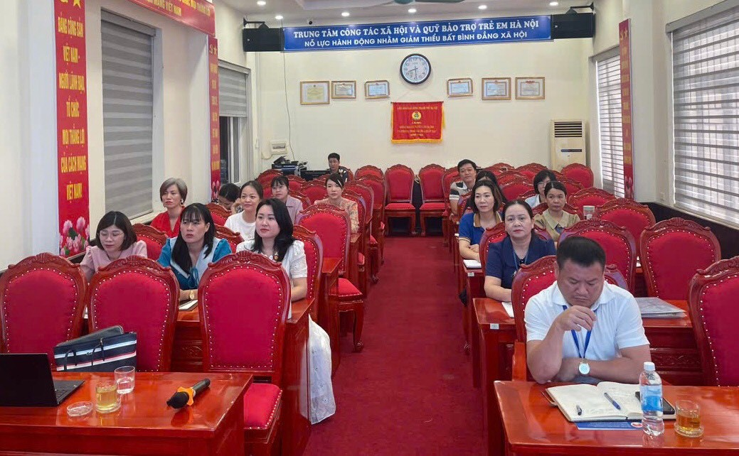Tập huấn kiến thức, kĩ năng về công tác xã hội cho viên chức, người lao động Trung tâm năm 2025