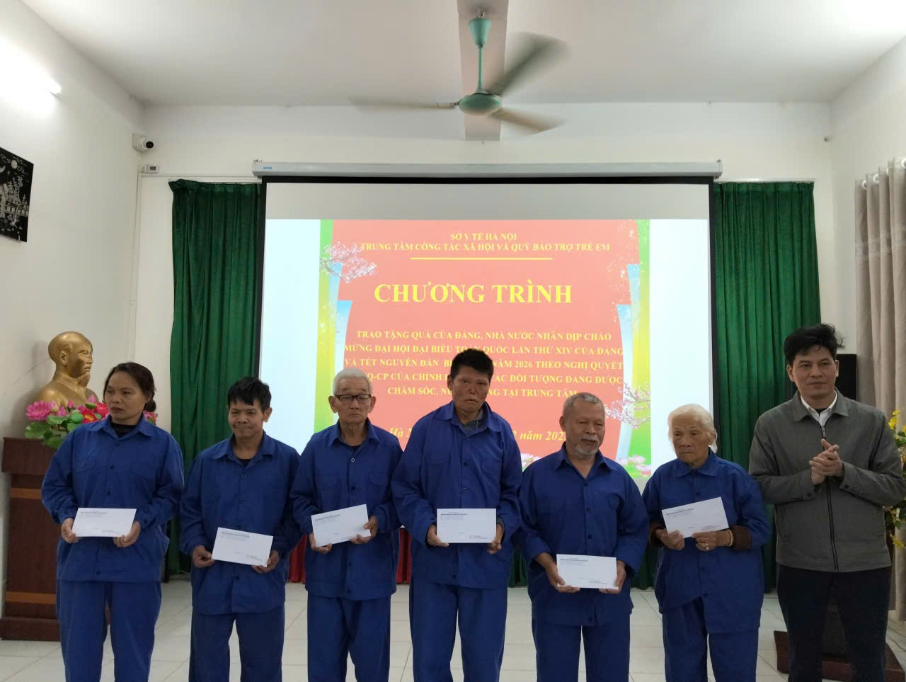 Ấm áp nghĩa tình từ những phần quà của Đảng, Nhà nước